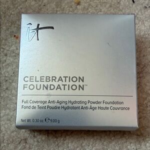 IT Cosmetics Celebration Foundation in Silver Case